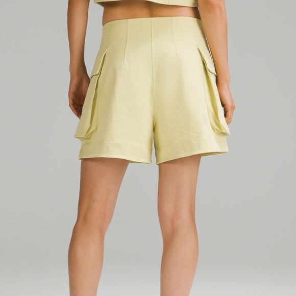 Lululemon Relaxed Fit Super High Rise Cargo Short 4” - Picture 3 of 13